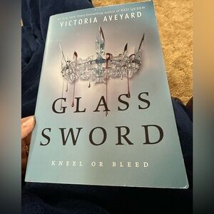 Glass Sword book by Victoria Aveyard